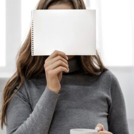 🎭 Et si vous étiez bien à votre place ? Comprendre et surmonter le syndrome de l’imposteur 🌟
