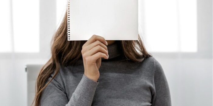 🎭 Et si vous étiez bien à votre place ? Comprendre et surmonter le syndrome de l’imposteur 🌟 🎭 Et si vous étiez bien à votre place ? Comprendre et surmonter le syndrome de l’imposteur 🌟